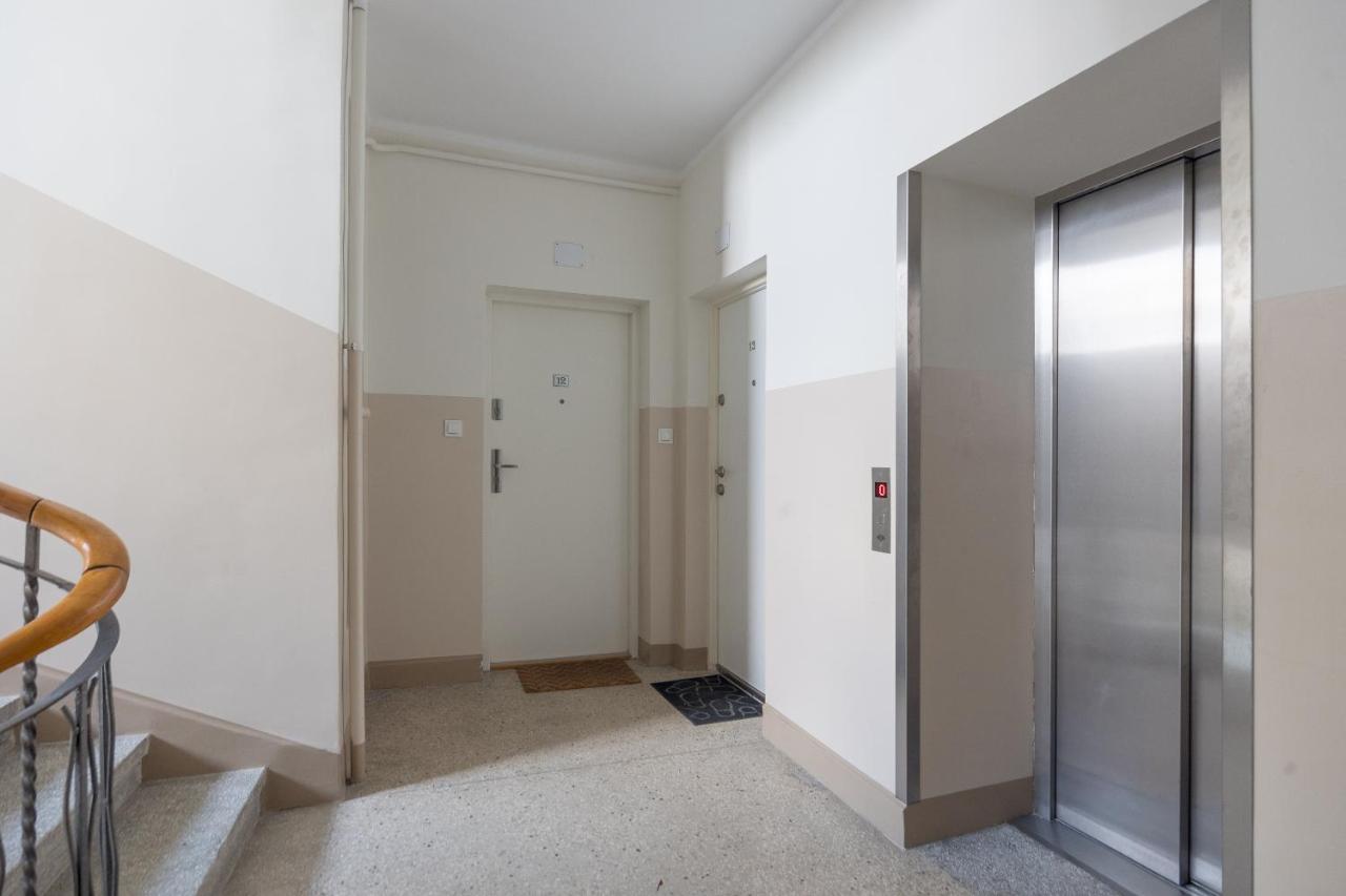 Metro Raclawicka Red Apartment Varsóvia Exterior foto